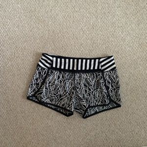 Lululemon black and white shorts